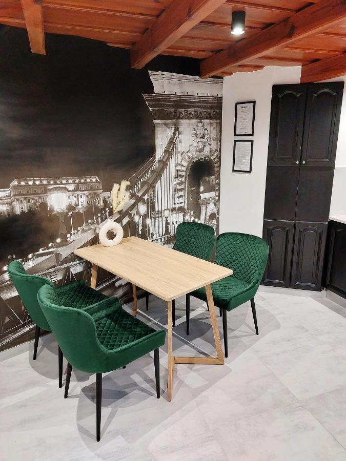 Square 16 Apartman - Absolutely Central Location With Self Check In ソンバトヘイ エクステリア 写真
